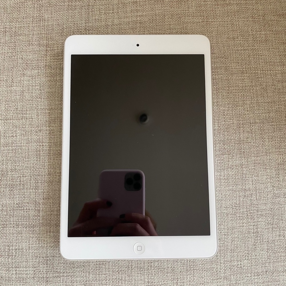 Apple iPad Mini - Picture 2 of 4
